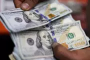 Entenda o que faz o preço do dólar subir ou cair: análise do mercado