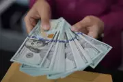 Entenda os fatores que fazem o preço do dólar subir ou cair no Brasil