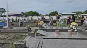 Erro no IML: famílias velam e enterram corpos trocados em Florianópolis