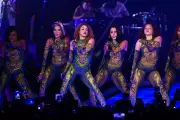 Estilista catarinense celebra look para Shakira em Copacabana