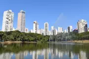 Executivos visitam escola em Goiânia para inspirar jovens no empreendedorismo