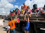 Famílias retornam para casa após cheia do Rio Juruá em Cruzeiro do Sul