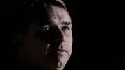 Flávio Bolsonaro e produtores divergem sobre verba de Vorcaro para filme