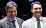 Flávio Bolsonaro tenta se distanciar de Ciro Nogueira após operação da PF