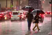 Frente fria avança no Sul e traz chuva forte, granizo e ventos intensos