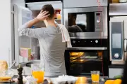Garantia expirou e geladeira quebrou? Saiba seus direitos com vício oculto
