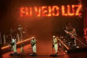 Gilsons brilham na estreia carioca da turnê 'Eu vejo luz' com show envolvente