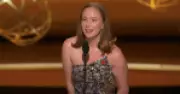 Hannah Einbinder critica colegas de Hollywood por falta de posicionamento