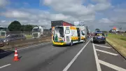Homem em estado grave após ser atropelado por caminhão na Dutra em Taubaté