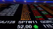 Ibovespa cai 2,38% com balanços e incertezas sobre Irã e EUA