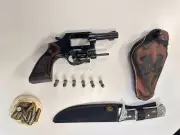 Idoso de 90 anos é preso por porte ilegal de arma em agência bancária