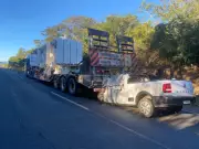 Idoso morre após caminhonete bater em carreta na MGC-401 em Jaíba