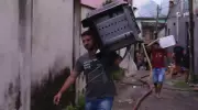 Incêndio destrói casas e afeta 30 famílias no bairro São Jorge em Manaus