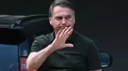 Jair Bolsonaro é internado para cirurgia no ombro direito em Brasília