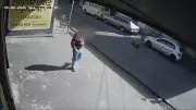 Jovem é arrastada por carro ao tentar impedir furto de celulares em BH