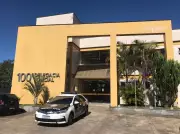 Jovem de 19 anos é baleado em Quatis; suspeito fugiu de carro preto