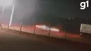 Jovem morre após carro bater em carreta e pegar fogo em MT