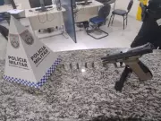 Jovem preso após troca de tiros com PMs em Pinheiral, RJ