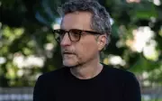 Kleber Mendonça reage a escândalo de Flávio Bolsonaro e defende cinema honesto