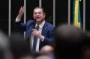 Líder do PL na Câmara defende Flávio Bolsonaro após áudios sobre patrocínio