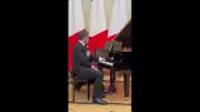Macron canta 'La Bohème' em jantar oficial na Armênia e encanta convidados