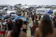 Mais de 20 mil ocupam campo de tiro militar na França para mega-rave ilegal