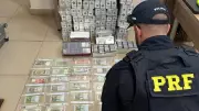 Mais de 3 mil cédulas e moedas estrangeiras de coleção são encontradas em caminhão na BR-277