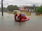 Mais de 70 pessoas buscam abrigo em Cajueiro após fortes chuvas no Recife