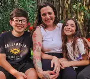 Mãe influenciadora cria filhos sem barreiras de gênero: 'Infância sem preconceitos'