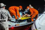 Menino de 8 anos picado por jararaca é resgatado de barco no Pantanal