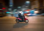 Motoboys de aplicativo têm renda menor que outros da categoria, aponta estudo