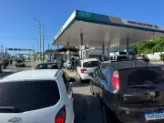Motoristas enfrentam filas em postos com gasolina mais barata em Natal