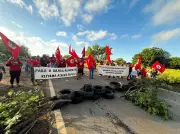 MST bloqueia BR-406 em Guamaré contra despejo de 110 famílias