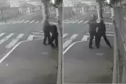 Mulher foge de assalto em São Vicente; suspeito fingiu estar armado