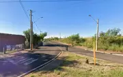 Mulher morre após bater moto contra árvore em Presidente Prudente