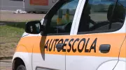 Novo modelo da CNH enfrenta resistência e cobranças extras em autoescolas