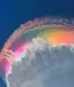 Nuvem arco-íris na Indonésia: entenda o fenômeno da iridescência
