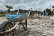 Oito trabalhadores encontrados em condições precárias em pedreira de Mucajaí