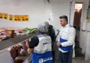 Operação descarta 130 kg de alimentos impróprios em mercados de Teresópolis
