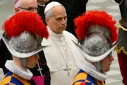 Papa Leão XIV tem ligação encerrada por atendente ao se identificar como pontífice