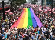 Parada LGBT+ em SP movimentará R$ 466 mi, queda de 15% ante 2025