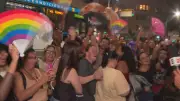 Público lota pontos de acesso para show de Shakira em Copacabana
