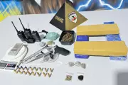 PM apreende drogas e arma com ajuda de adolescentes em Ipatinga