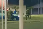 PMs jogam futebol com crianças em Cariri do Tocantins e viralizam