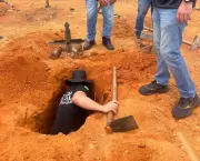 Polícia exuma corpo de bebê para comprovar estupro do pai contra a mãe em Roraima