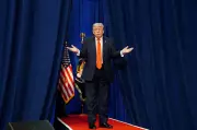 Popularidade de Trump despenca e atinge 63% de desaprovação nos EUA