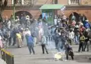 Protestos contra governo Rodrigo Paz na Bolívia terminam em confronto policial