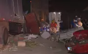 Quatro mortos em acidente com caminhão desgovernado atinge bar em Anápolis