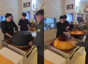 Restaurante em SC faz pudim de leite gigante de 56,7 kg no Dia das Mães