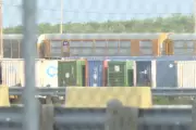 Seis corpos de imigrantes encontrados em contêiner de trem no Texas